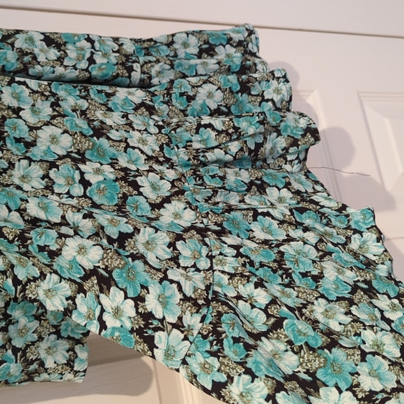 Puff Sleeve Floral Print short dress - Picture 6 of 9